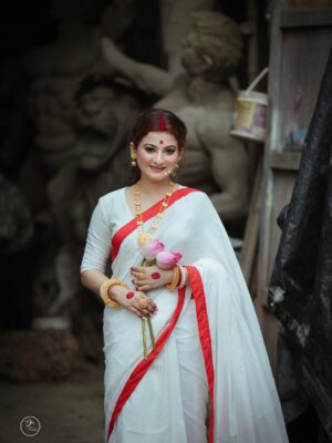 Nabanita Malakar Instagram - दुर्गे परेशि शुभदेशि परात्परेशि
 वन्द्ये महेशदयिते करुणार्णवेशि ।
स्तुत्ये स्वधे सकलतापहरे सुरेशि
 कृष्णस्तुते कुरु कृपां ललितेऽखिलेशि ॥
 
🔱🙏🏻😇🧿✨💫

Shoot organised by  @madhurisa_officials_ ♥️

#agomoni #shoot  #durga #puja  #blessings  #peace #God #jayganesh #harharmahadev  #reelitfeelit #photoshoot #instamood #nabanitamalakar 

@its_.bee._ 
@saudipmondal07
@cine_rohann 
@sourav_mondal_collection 
@suman.khanra.3551