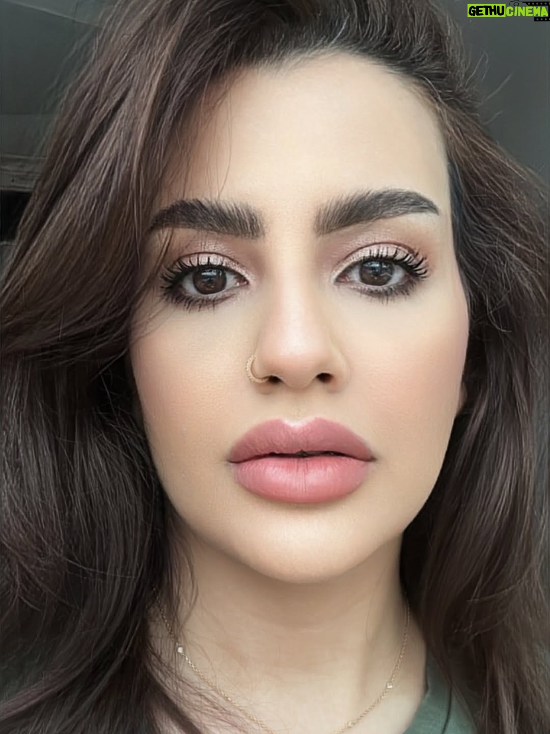 Nadine Das - 82 Likes - صايره احب الميكب الهادي الي تكون ألوانه ترابيه مع حمره لونها خفيف ، باختصار الميكب الي يبرز الملامح وخليكي تشبهي نفسك بس احلى .