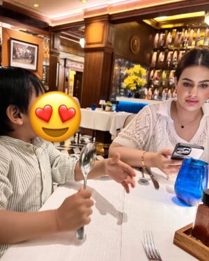 Nadine Das Instagram - واخيراً صرنا نقدر نطلع نيهار معانا للمطاعم من غير ما يبهدل الدنيا ويكسر كل شي … 
اللهم لك الف حمد وشكر