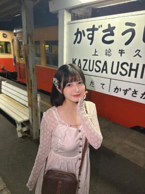 Nagisa Hayakawa Instagram - .
電車の中でお酒飲めるてやつに行ってきた!
お酒が飲み放題でビールに日本酒ものんだよ〜
花火もして夏できた☺️
#夜キハ