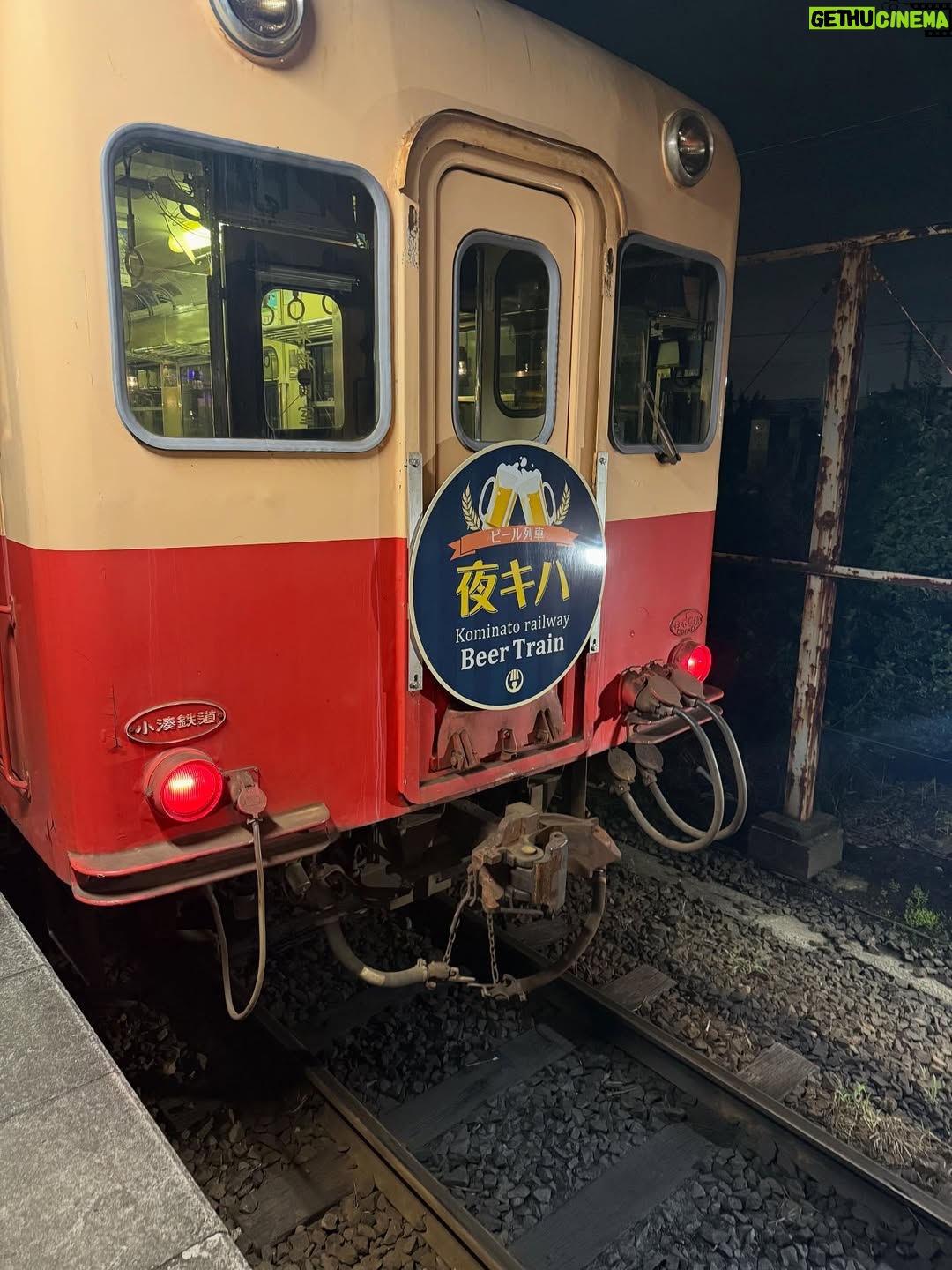Nagisa Hayakawa - 1.7K Likes - .
電車の中でお酒飲めるてやつに行ってきた！
お酒が飲み放題でビールに日本酒ものんだよ〜

花火もして夏できた☺️

#夜キハ