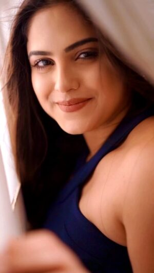 Naina Ganguly Instagram - She is art, painted with passion and grace. 💙🤍
Videography by @souvik_debnath_sd
Styling by @subrata_stylist
Makeup by @makeup_artist_loku
Hair by @piku_mondol1
..
..
..
..
..
..
..
..
..
..
..
..
#reels #reelsi̇nstagram #i̇nstagramreels #reelsvi̇deo
#instareels #reelitfeelit❤️❤️ #viralreels #viralvideos
#explore #trendingreels #fyp #reelsofthedąy