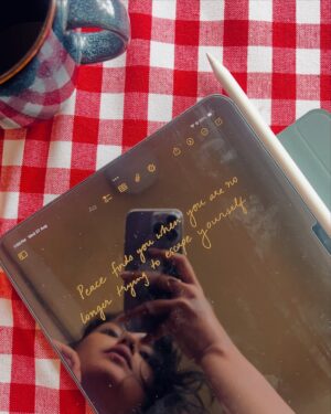 Naina Uttam Instagram - Me: wonders why no one understands I’m going through a hard time.
👆🏼My posts/ stories while I go through
my hard time👀🙄
Can’t help it. I romanticise every season of my life😫🌻