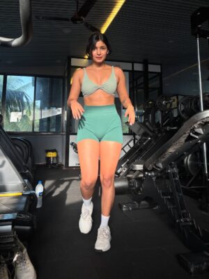 Naina Uttam Instagram - If I drop my own activewear line one of these days, don’t be surprised 👀
#plantpowered
#manifestingwhatiwant