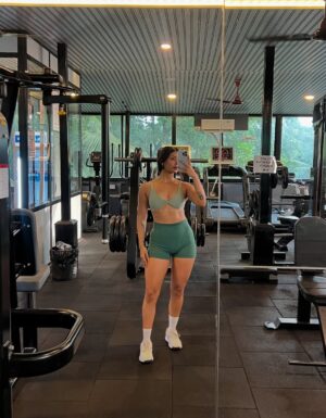 Naina Uttam Instagram - If I drop my own activewear line one of these days, don’t be surprised 👀
#plantpowered
#manifestingwhatiwant