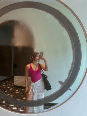 Naina Uttam Instagram - Pulling up in a swimsuit and calling it a fit is why I loveee tropical places 🌴🌺🦩🧜🏼♀️
How do I explain this feeling 🥺
#iykyk #goa #tropicalbliss #fitspo