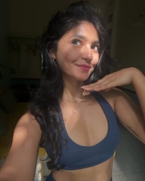 Naina Uttam Instagram - Me: wonders why no one understands I’m going through a hard time.
👆🏼My posts/ stories while I go through
my hard time👀🙄
Can’t help it. I romanticise every season of my life😫🌻