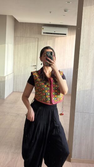 Naisha Khanna Instagram - because its a @karanaujla song
#karanaujla #fyp #explorepage #trending #reels #dance #forareason #explore