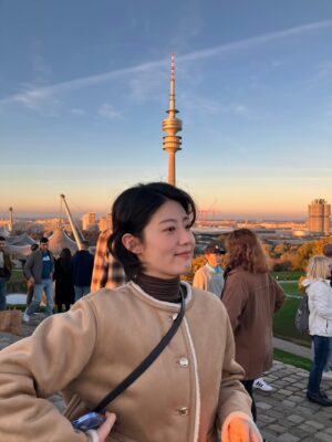 Nam Ji-hyun Instagram - 생일 축하해주신 모든 분들 감사합니다🎉🫶🥳
일상 사진을 드리고 싶은데
올해는 전부 드라마촬영 일상밖에 없어서
작년 미공개 뮌헨 사진을 준비해보았습니다🤭
모두 환절기니 감기 조심하시구 건강하세요💙💙💙