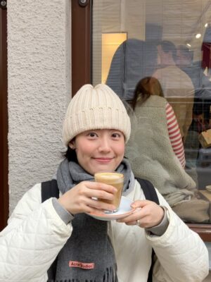 Nam Ji-hyun Instagram - 생일 축하해주신 모든 분들 감사합니다🎉🫶🥳
일상 사진을 드리고 싶은데
올해는 전부 드라마촬영 일상밖에 없어서
작년 미공개 뮌헨 사진을 준비해보았습니다🤭
모두 환절기니 감기 조심하시구 건강하세요💙💙💙