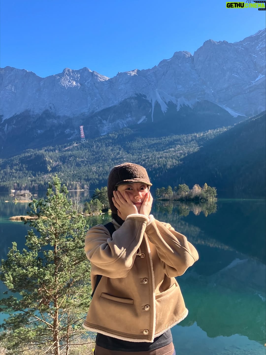 Nam Ji-hyun - 74.3K Likes - 생일 축하해주신 모든 분들 감사합니다🎉🫶🥳
일상 사진을 드리고 싶은데
올해는 전부 드라마촬영 일상밖에 없어서
작년 미공개 뮌헨 사진을 준비해보았습니다🤭
모두 환절기니 감기 조심하시구 건강하세요💙💙💙