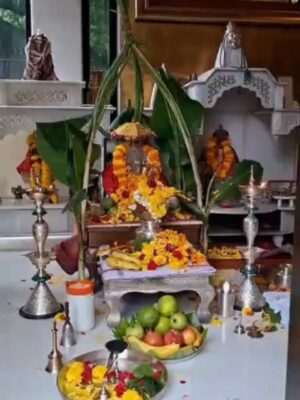Namrata Shirodkar Instagram - Bappa is home and we are all happy ❤️ Wishing love, peace and prosperity to all! @urstrulymahesh missing you a whole lot❤️❤️❤️

Happy Ganesh Chaturthi to all ✨
