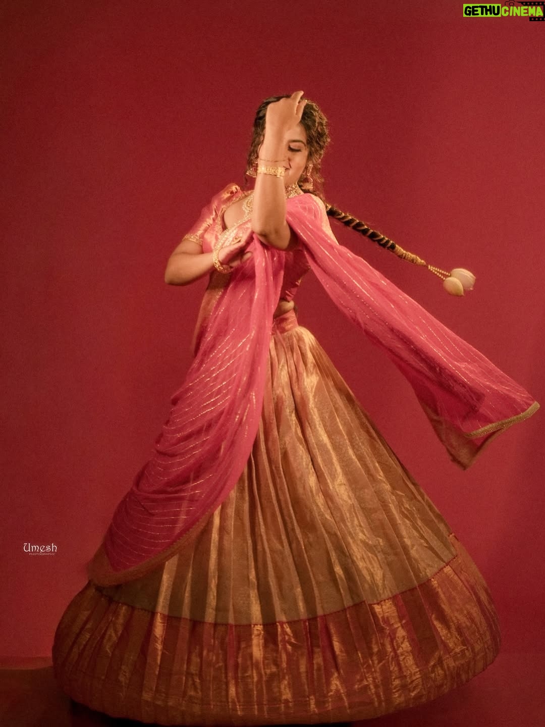 Namratha Gowda - 68.8K Likes - ✨

Outfit: @radheysdesignerstudio 
Makeup and hair: @makeoversbyamitha_lekha 
Sourced by: @likitha_suresh_ 
Jewellery: @velvetboxby 
Shot by: @umesh__photography___