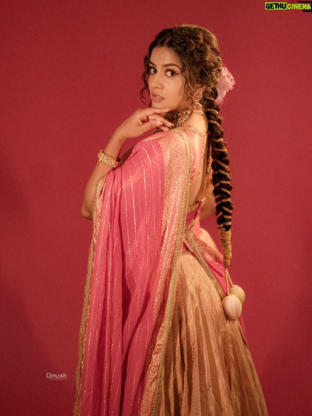 Namratha Gowda - 68.8K Likes - ✨

Outfit: @radheysdesignerstudio 
Makeup and hair: @makeoversbyamitha_lekha 
Sourced by: @likitha_suresh_ 
Jewellery: @velvetboxby 
Shot by: @umesh__photography___