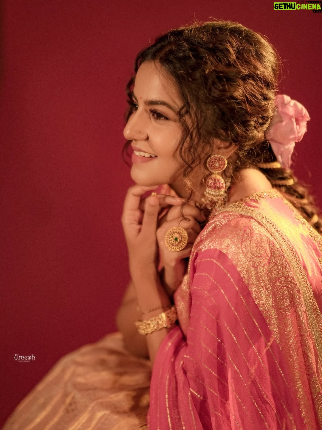 Namratha Gowda - 68.8K Likes - ✨

Outfit: @radheysdesignerstudio 
Makeup and hair: @makeoversbyamitha_lekha 
Sourced by: @likitha_suresh_ 
Jewellery: @velvetboxby 
Shot by: @umesh__photography___