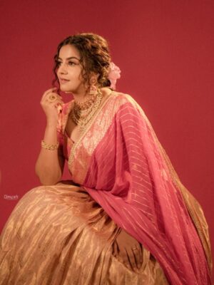 Namratha Gowda Instagram - ✨

Outfit: @radheysdesignerstudio 
Makeup and hair: @makeoversbyamitha_lekha 
Sourced by: @likitha_suresh_ 
Jewellery: @velvetboxby 
Shot by: @umesh__photography___