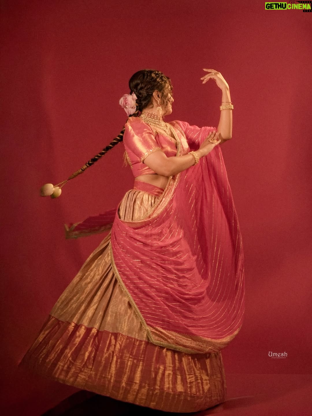 Namratha Gowda - 68.8K Likes - ✨

Outfit: @radheysdesignerstudio 
Makeup and hair: @makeoversbyamitha_lekha 
Sourced by: @likitha_suresh_ 
Jewellery: @velvetboxby 
Shot by: @umesh__photography___