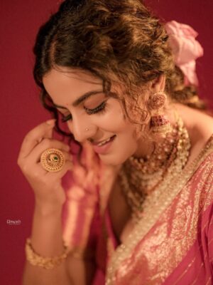 Namratha Gowda Instagram - ✨

Outfit: @radheysdesignerstudio 
Makeup and hair: @makeoversbyamitha_lekha 
Sourced by: @likitha_suresh_ 
Jewellery: @velvetboxby 
Shot by: @umesh__photography___