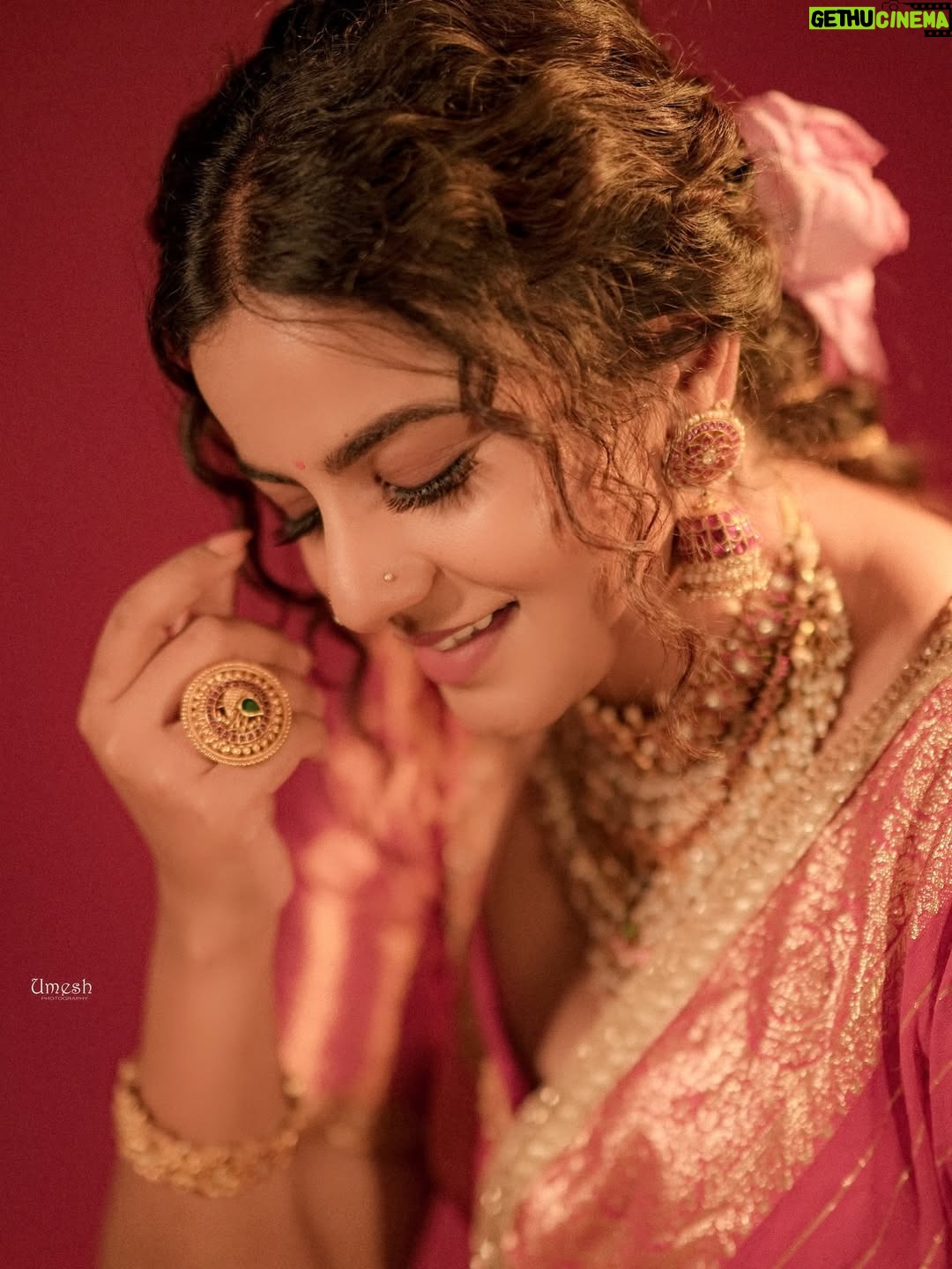 Namratha Gowda - 68.8K Likes - ✨

Outfit: @radheysdesignerstudio 
Makeup and hair: @makeoversbyamitha_lekha 
Sourced by: @likitha_suresh_ 
Jewellery: @velvetboxby 
Shot by: @umesh__photography___