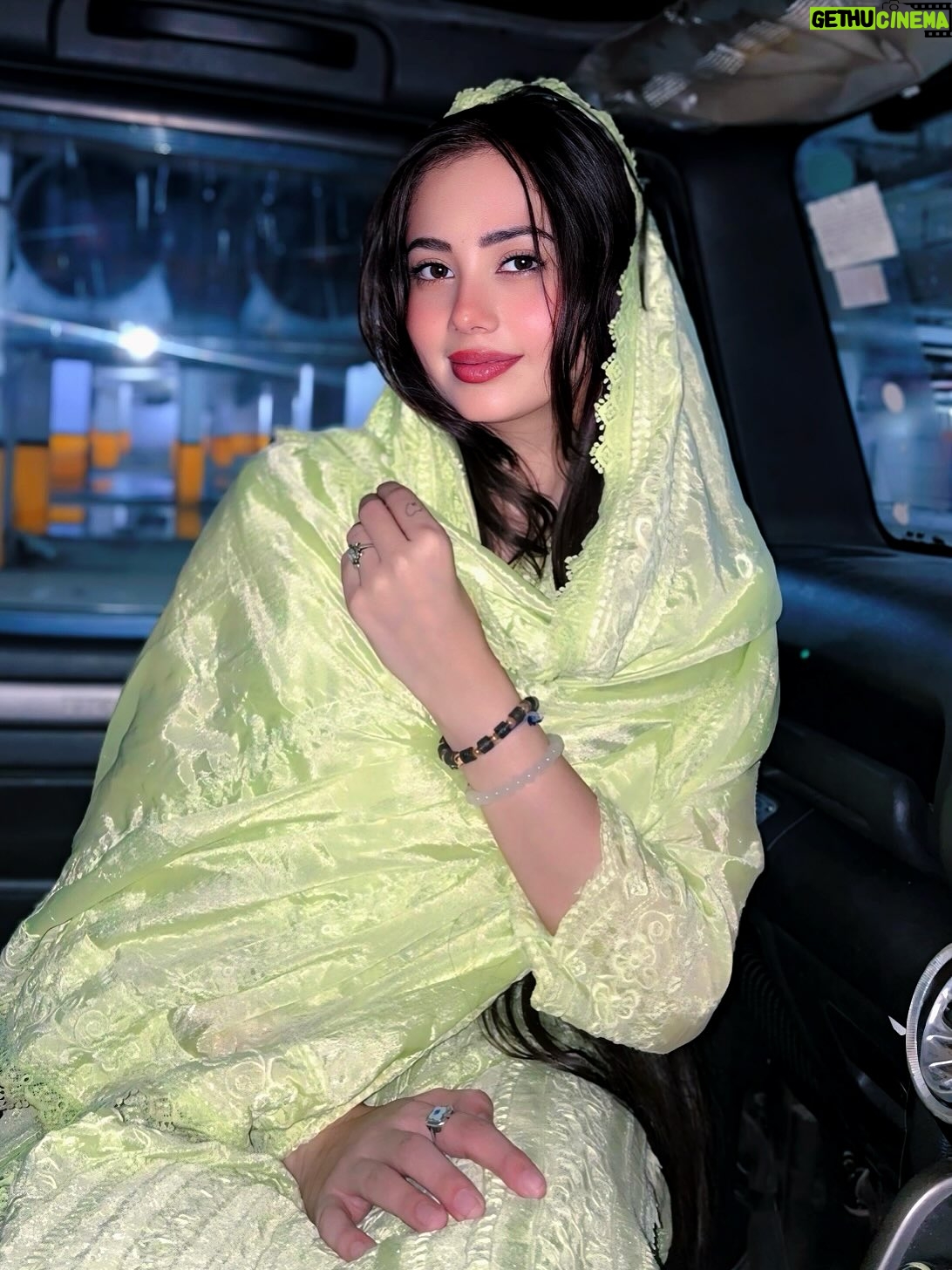 Nancy Arora - 4K Likes - “Mohabbat ka pata nahi, bas lagaav sa hai, jo bhi keh lo, behisaab sa hai. “🤍🪬

.
.
.

#trendingnow #explorepage #instadaily #dailypost #inancyarora #fashionblogger #likesforlike #fashionmodel #dailypost #lifestyle  #foryou #traditional #look