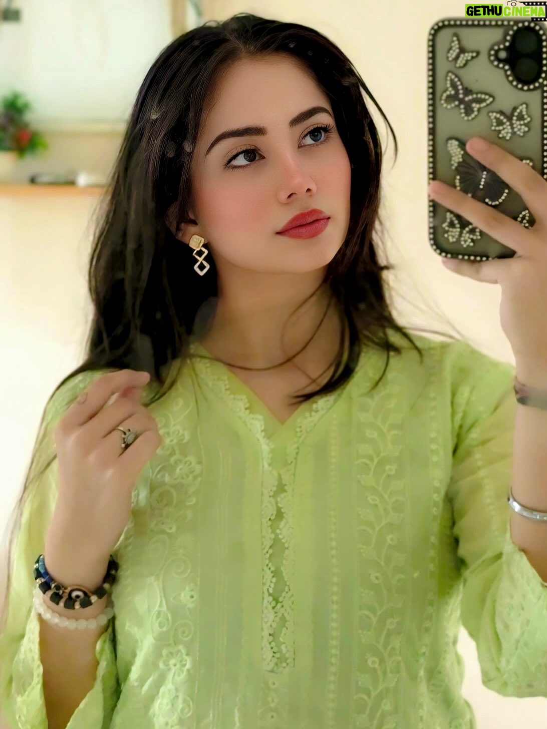 Nancy Arora - 4K Likes - “Mohabbat ka pata nahi, bas lagaav sa hai, jo bhi keh lo, behisaab sa hai. “🤍🪬

.
.
.

#trendingnow #explorepage #instadaily #dailypost #inancyarora #fashionblogger #likesforlike #fashionmodel #dailypost #lifestyle  #foryou #traditional #look
