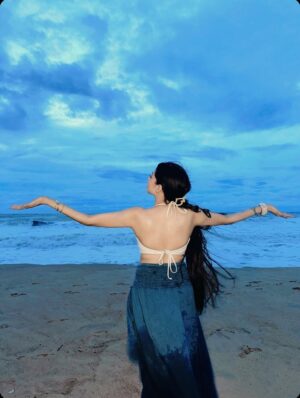 Nancy Arora Instagram - Everything comes to You at the RIGHT TIME 🤍🥀

.
.
.
#trendingnow #explorepage #instadaily #dailypost #inancyarora #fashionblogger #likesforlike #fashionmodel #dailypost #lifestyle  #foryou #beach #look