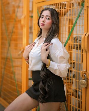 Nancy Arora Instagram - Not everyone deserves to know the real you, let them meet the version they deserve.🤍🥀

.
.

📸:- @starboiiiiiiii08 

.
.

#trendingnow #explorepage #instadaily #dailypost #inancyarora #fashionblogger #likesforlike #fashionmodel #dailypost #lifestyle #foryou