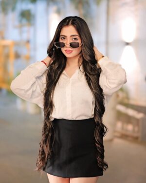 Nancy Arora Instagram - Not everyone deserves to know the real you, let them meet the version they deserve.🤍🥀

.
.

📸:- @starboiiiiiiii08 

.
.

#trendingnow #explorepage #instadaily #dailypost #inancyarora #fashionblogger #likesforlike #fashionmodel #dailypost #lifestyle #foryou