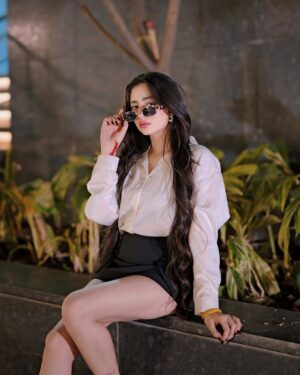 Nancy Arora Instagram - Not everyone deserves to know the real you, let them meet the version they deserve.🤍🥀

.
.

📸:- @starboiiiiiiii08 

.
.

#trendingnow #explorepage #instadaily #dailypost #inancyarora #fashionblogger #likesforlike #fashionmodel #dailypost #lifestyle #foryou