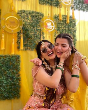 Nancy Goyal Instagram - Banno ki saheli ❤️ @nancygoyalofficial
#haldi 💛