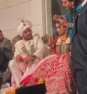 Nancy Goyal Instagram - Jo kabhi bas dost the, vo humdum bangye
Njane kaise yh gul khilgye
Ab smjhane baithe toh hum na samjha payenge,
Magar jo bh hua uska shukar guzaar hmesa kar jayenge!