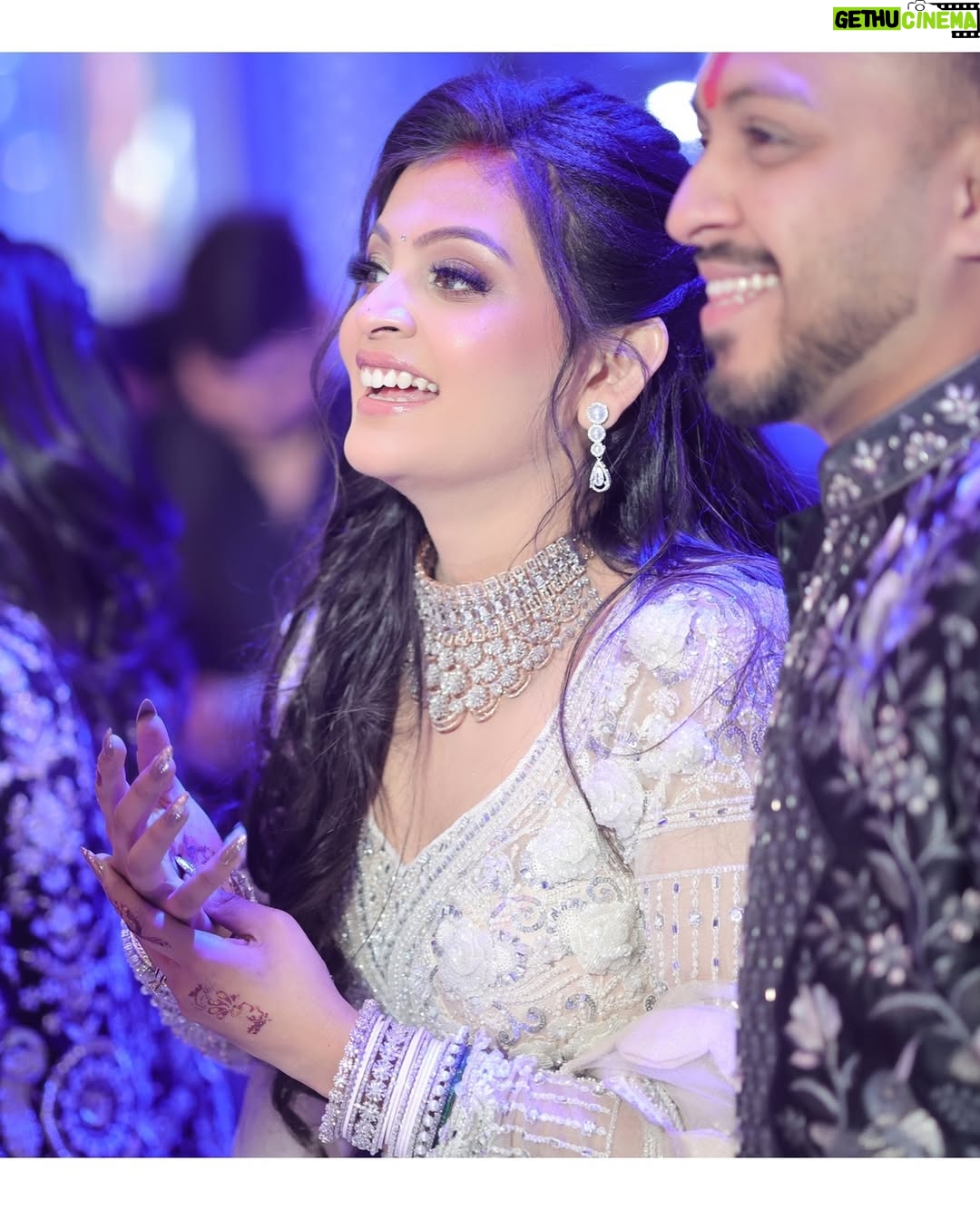 Nancy Goyal - 17.8K Likes - Jindagi gulzaar hai , ab jo hatho mein tera hath hai.❤️🧿
Best decision was asking you to marry me @nancygoyalofficial ❤️🧿