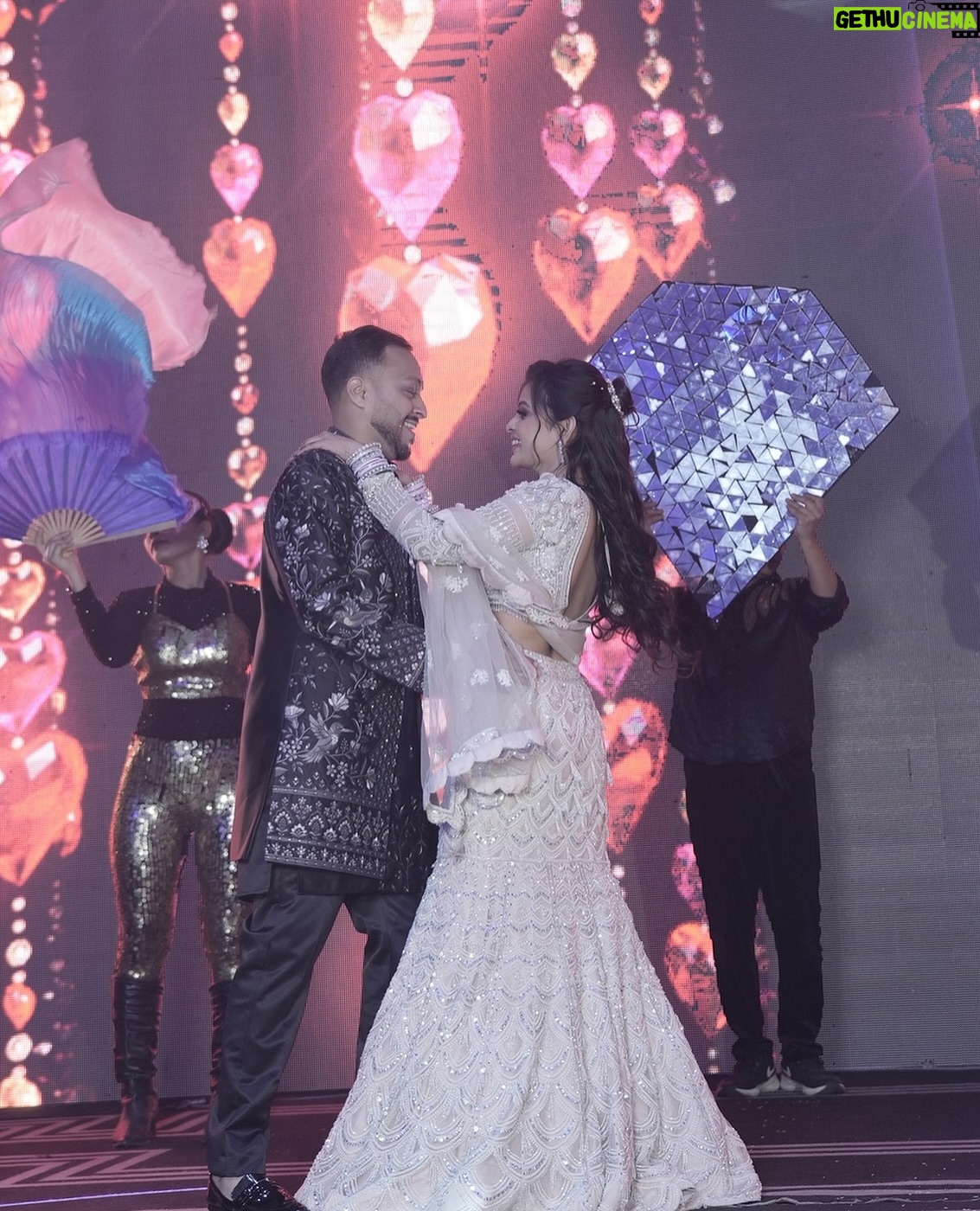 Nancy Goyal - 17.8K Likes - Jindagi gulzaar hai , ab jo hatho mein tera hath hai.❤️🧿
Best decision was asking you to marry me @nancygoyalofficial ❤️🧿