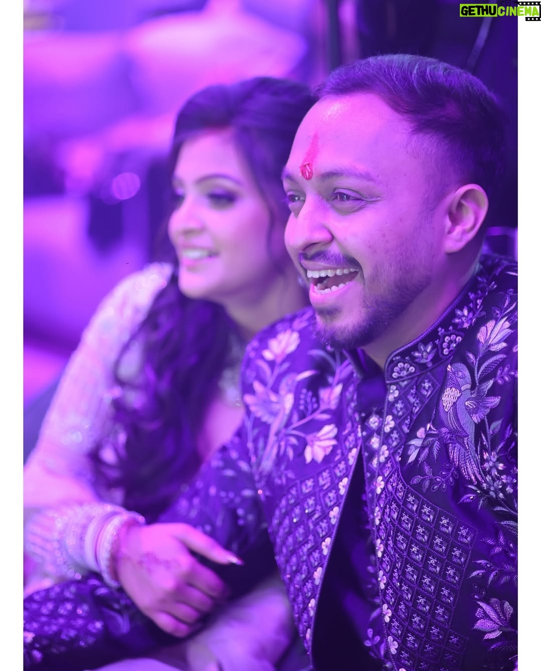 Nancy Goyal - 17.8K Likes - Jindagi gulzaar hai , ab jo hatho mein tera hath hai.❤️🧿
Best decision was asking you to marry me @nancygoyalofficial ❤️🧿