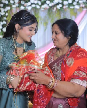 Nancy Goyal Instagram - Jab mile the tab laga nahin tha yha tak ka safar hai,
Ab yha tak hai saath, toh humesha ban kar rehna humsafar !! ♥️
Roka hogyaaaa!;) ♥️🥹