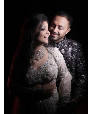 Nancy Goyal Instagram - Jindagi gulzaar hai , ab jo hatho mein tera hath hai.❤️🧿
Best decision was asking you to marry me @nancygoyalofficial ❤️🧿