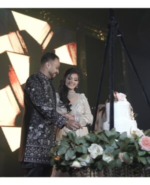 Nancy Goyal Instagram - Jindagi gulzaar hai , ab jo hatho mein tera hath hai.❤️🧿
Best decision was asking you to marry me @nancygoyalofficial ❤️🧿