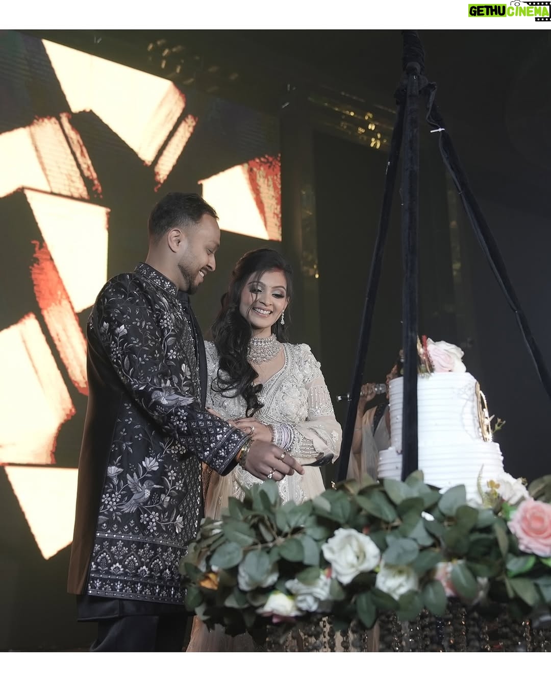 Nancy Goyal - 17.8K Likes - Jindagi gulzaar hai , ab jo hatho mein tera hath hai.❤️🧿
Best decision was asking you to marry me @nancygoyalofficial ❤️🧿