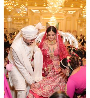 Nancy Goyal Instagram - Jo kabhi bas dost the, vo humdum bangye
Njane kaise yh gul khilgye
Ab smjhane baithe toh hum na samjha payenge,
Magar jo bh hua uska shukar guzaar hmesa kar jayenge!