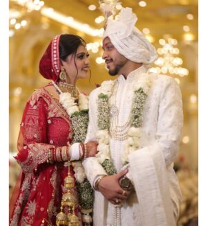 Nancy Goyal Instagram - Jo kabhi bas dost the, vo humdum bangye
Njane kaise yh gul khilgye
Ab smjhane baithe toh hum na samjha payenge,
Magar jo bh hua uska shukar guzaar hmesa kar jayenge!