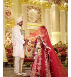 Nancy Goyal Instagram - Jo kabhi bas dost the, vo humdum bangye
Njane kaise yh gul khilgye
Ab smjhane baithe toh hum na samjha payenge,
Magar jo bh hua uska shukar guzaar hmesa kar jayenge!