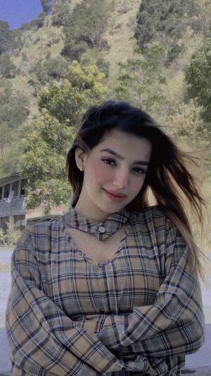 Nancy Suryavanshi Instagram - Hum jaise ki hi talash kyu🖤
.
.
.

#HiamchalView # himachal #look # sad