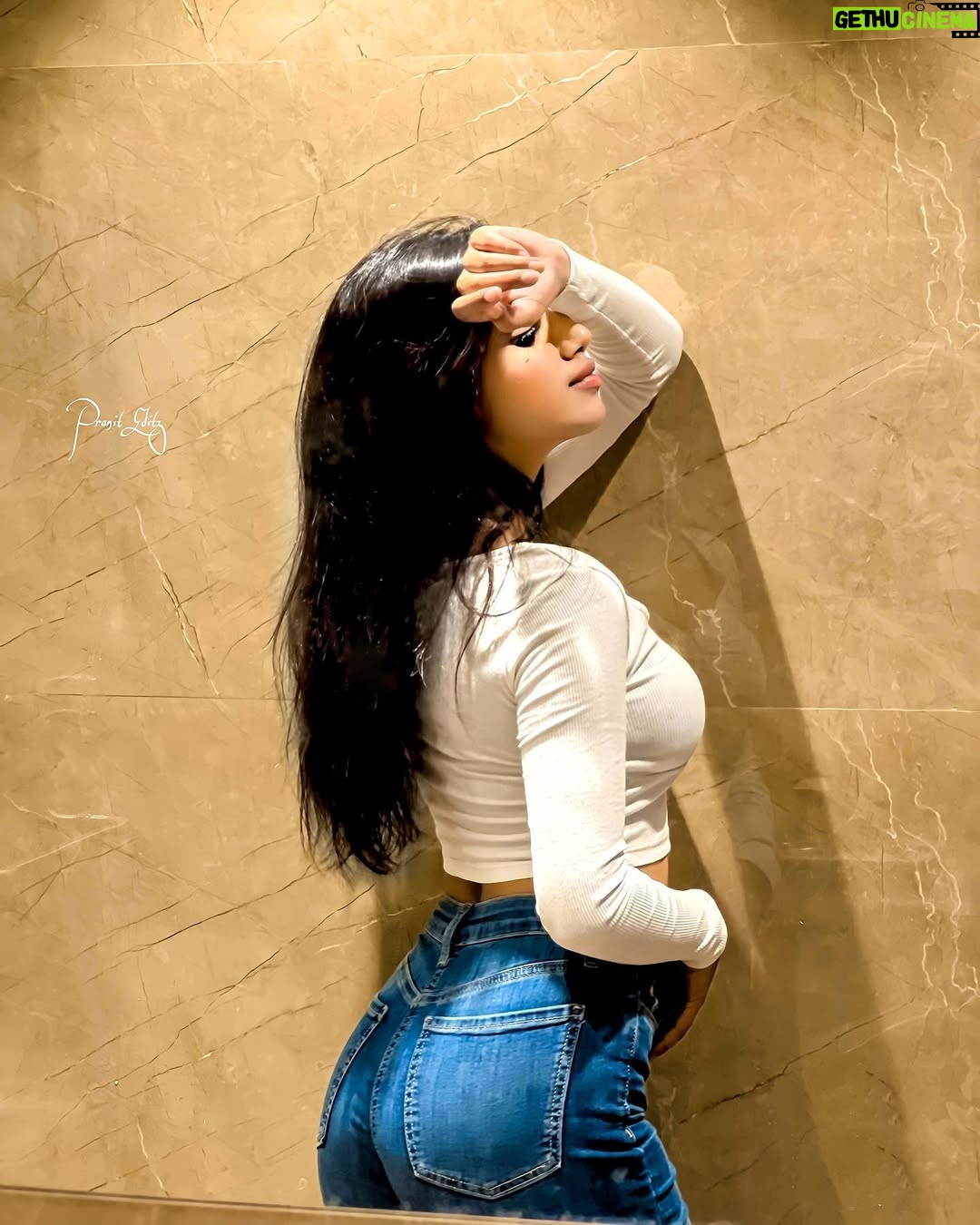 Nancy Suryavanshi - 18.9K Likes - 🖐🏻🔥 .... caption 🥀
.
.
.
#nancy #photos #eiralove #love #brokenheart