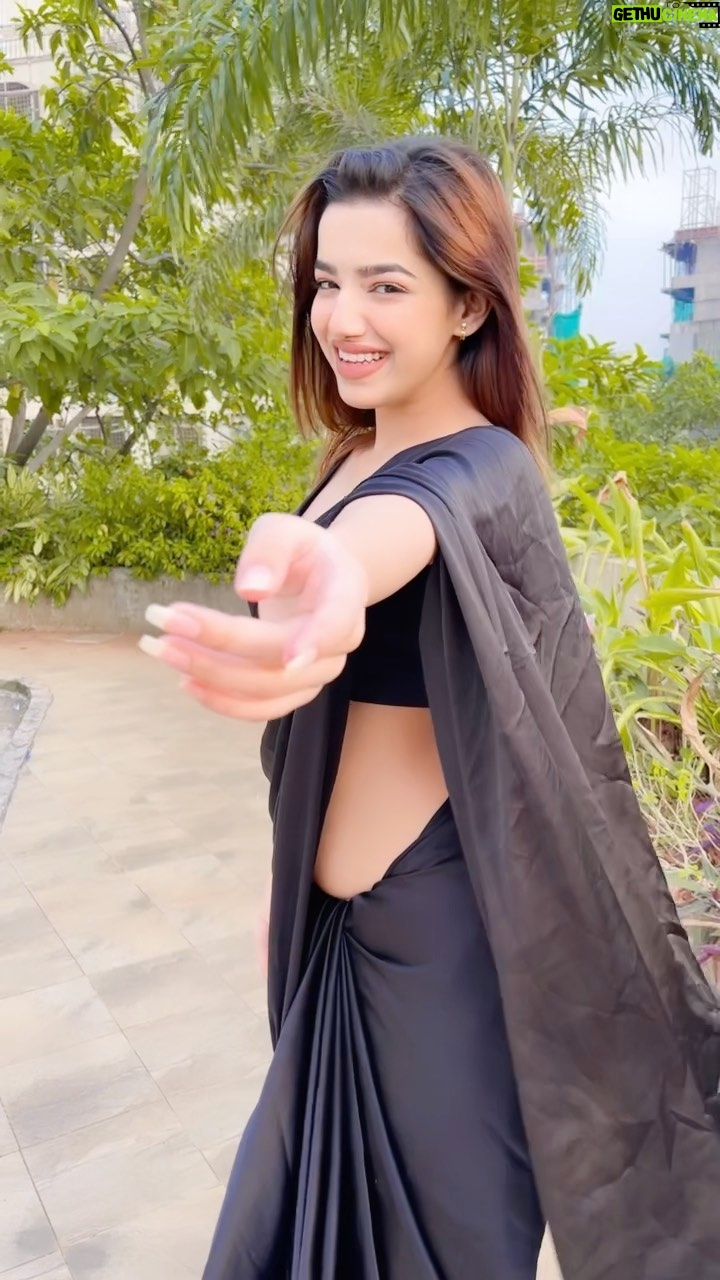 Nancy Suryavanshi - 26.4K Likes - Aja doli le ke aja sajna 🔥❤️
.
.
.
#blacksaree #nancygudgirl #instafam #trend #salmankhan #bolechoodi ❤️