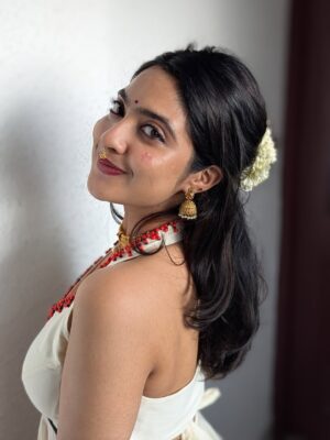 Nandana Varma Instagram - Apo happy Onam 🌼🤍
📸 : @minnajohns
👗 : @mankasurath