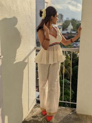 Nandana Varma Instagram - Apo happy Onam 🌼🤍
📸 : @minnajohns
👗 : @mankasurath