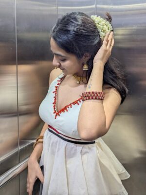 Nandana Varma Instagram - Apo happy Onam 🌼🤍
📸 : @minnajohns
👗 : @mankasurath