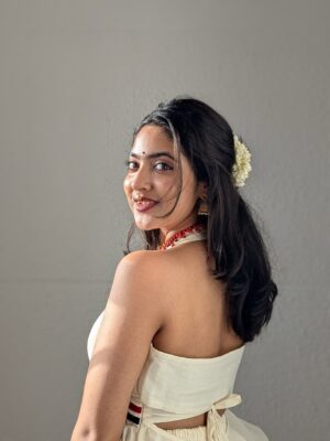 Nandana Varma Instagram - Apo happy Onam 🌼🤍
📸 : @minnajohns
👗 : @mankasurath