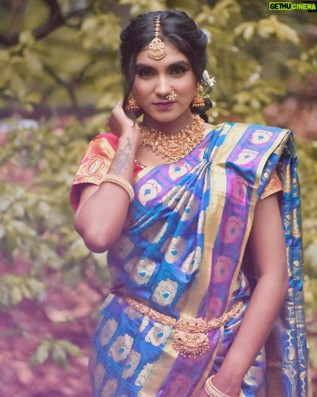 Nandini Padmukh - 81 Likes - Teri ore ❤️✨

MUA : @nehazzglammy__mua 
PC : @sumieclicks
