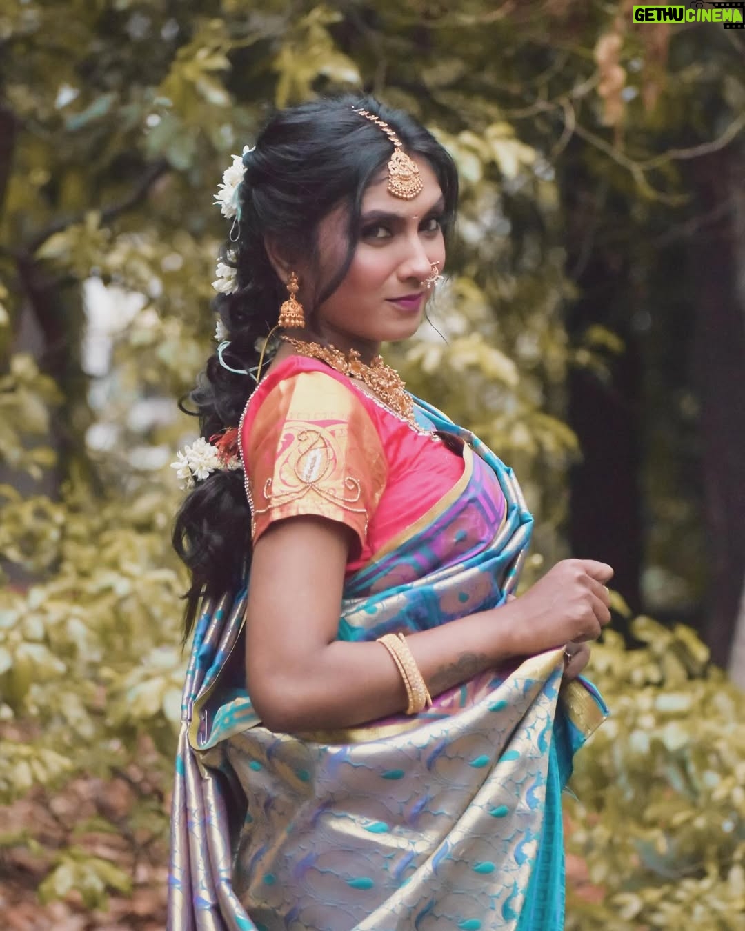 Nandini Padmukh - 81 Likes - Teri ore ❤️✨

MUA : @nehazzglammy__mua 
PC : @sumieclicks